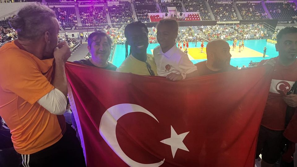 Bafetimbi Gomis kızına Türk kadınını örnek gösterdi