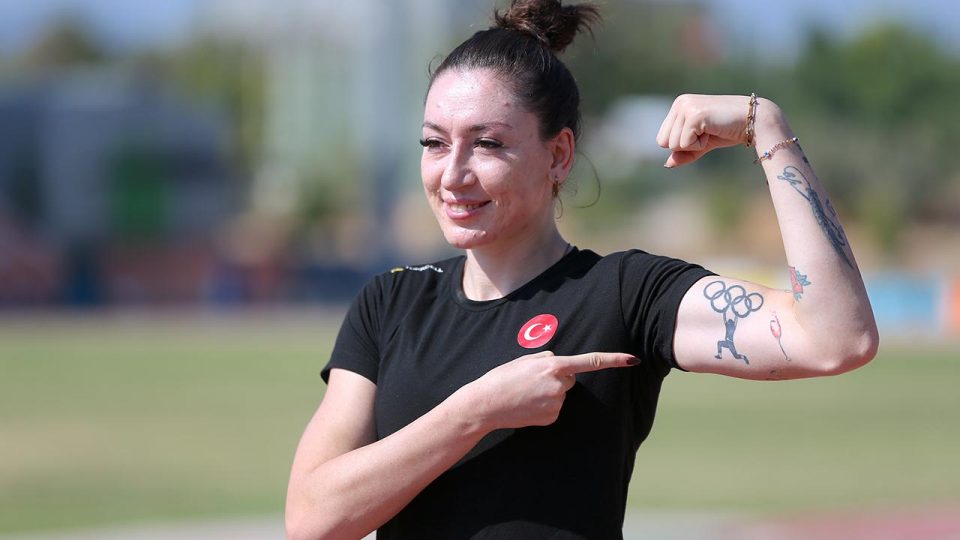 Türk atletizminin ilklere imza atan sporcusu Tuğba Danışmaz
