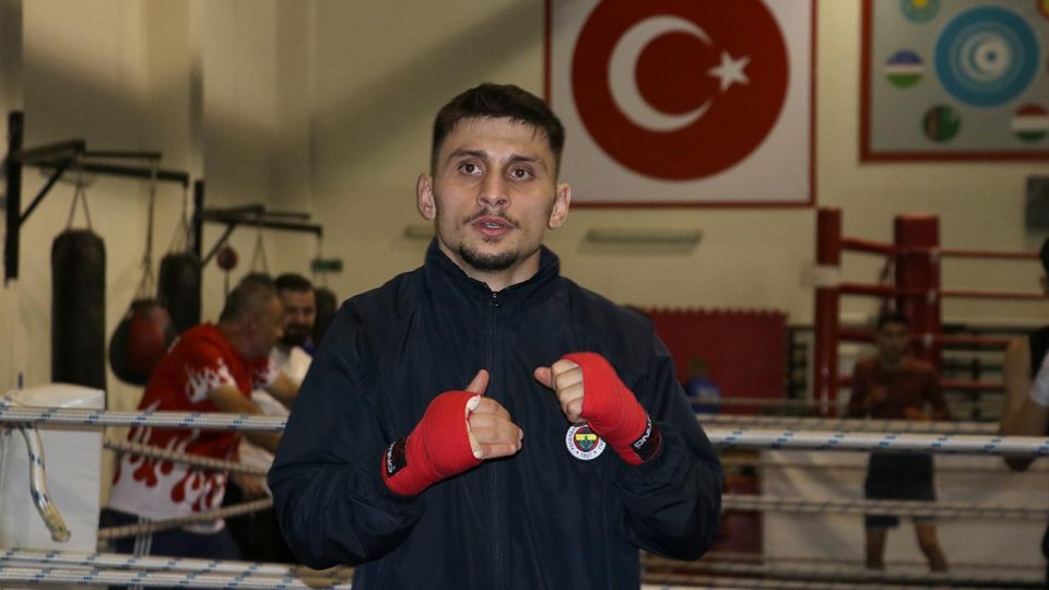 Milli boksör Bilge Kağan yumruklarını Avrupa şampiyonluğu için sallayacak