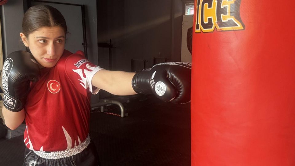 Genç muaythai sporcusu Sudenur Basancı yeni şampiyonluklar peşinde