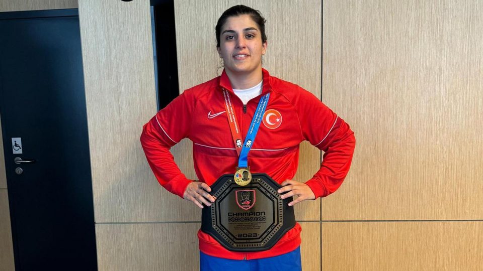 Milli boksör Busenaz Sürmeneli Kazakistan’da şampiyon oldu