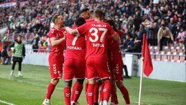 Samsunspor evinde rahat kazandı